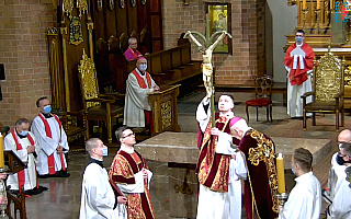 Wielki Piątek. Oglądaj transmisję wideo Liturgii Męki Pańskiej z konkatedry św. Jakuba w Olsztynie